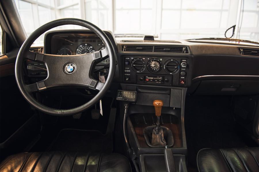 Торпедо BMW 733i 1978 года  (NA) (фото 6 из 33)